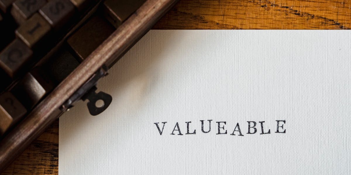 Camiseta com erros de tipagem em JavaScript