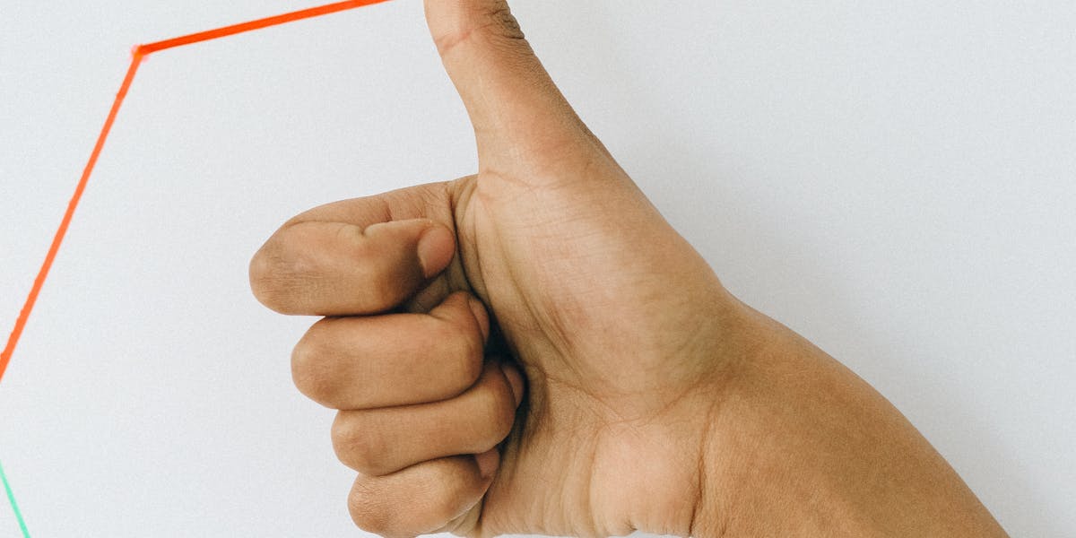 Camisetas com grafismo de performance de código