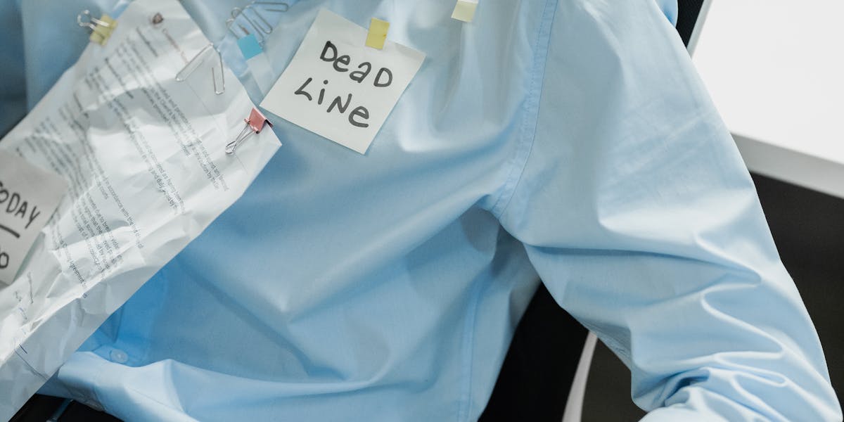 Camisetas com frases sarcásticas sobre deadlines