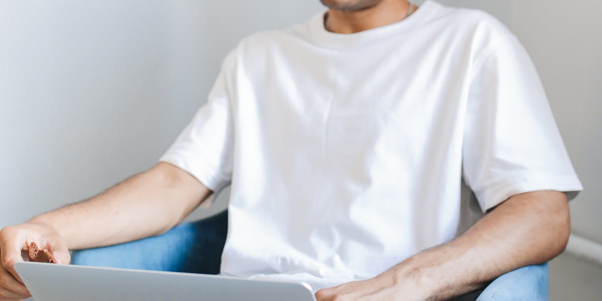 Camisetas com alertas de produção